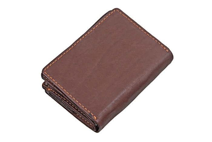 detail kožená peněženka oříšek