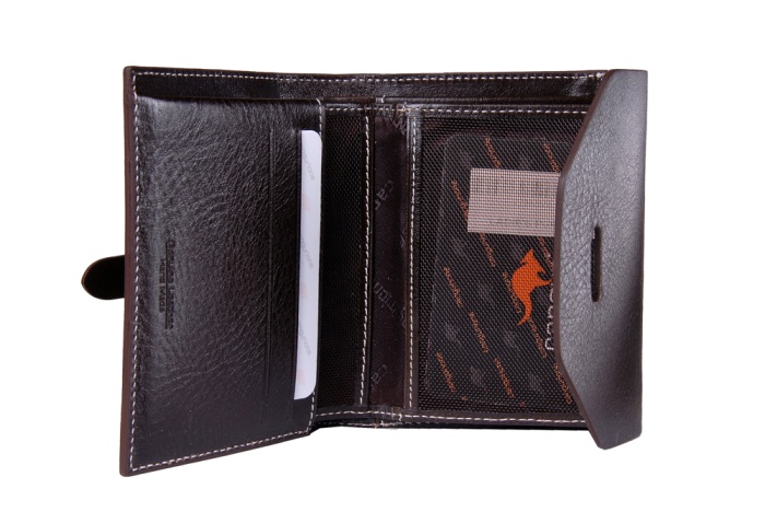 detail kožená peněženka s páskem