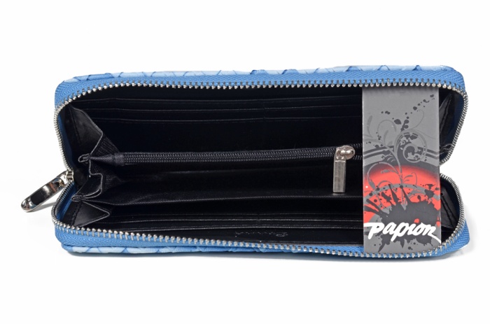detail koženková peněženka zip