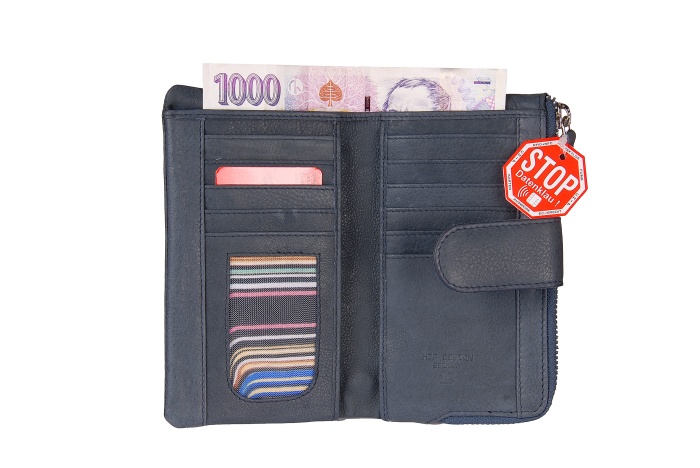 detail dámská kožená peněženka