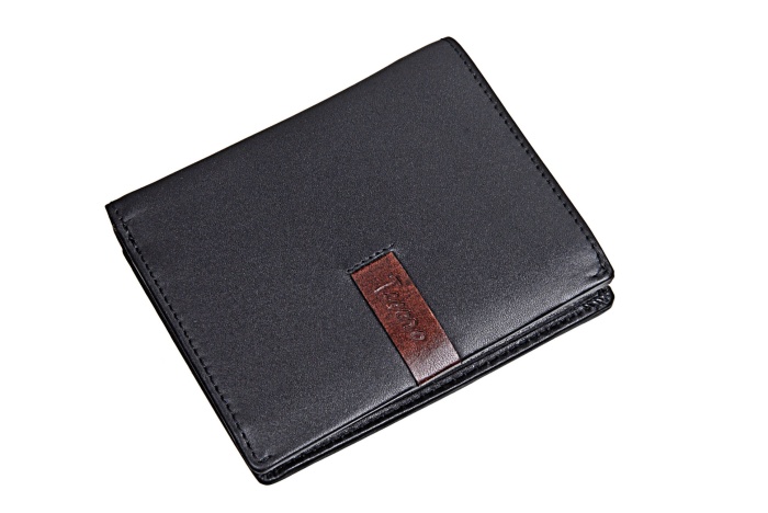 detail kožená peněženka vysoká