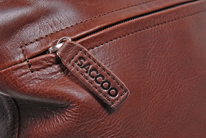 detail kožená kabelka Para