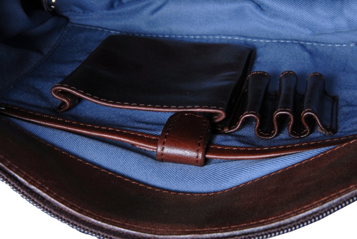 detail kožená kabelka Salpo