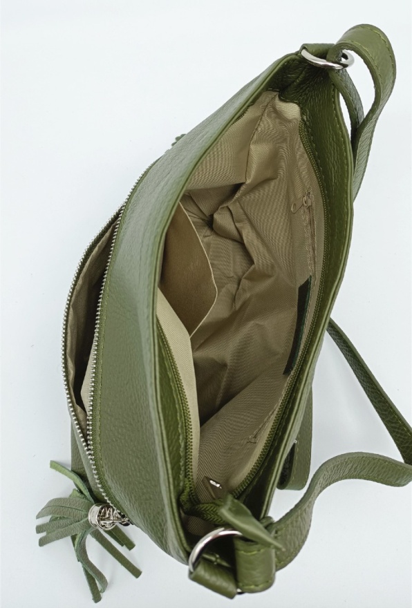 detail Kožená kabelka zipy, třásně