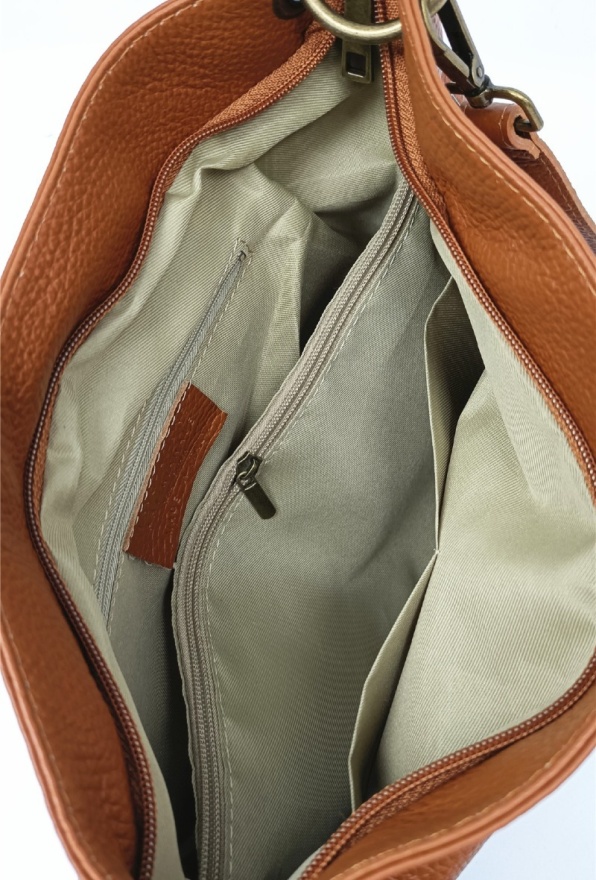 detail Kožená kabelka, zipy