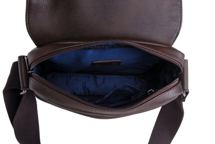 detail taška přes rameno koženková