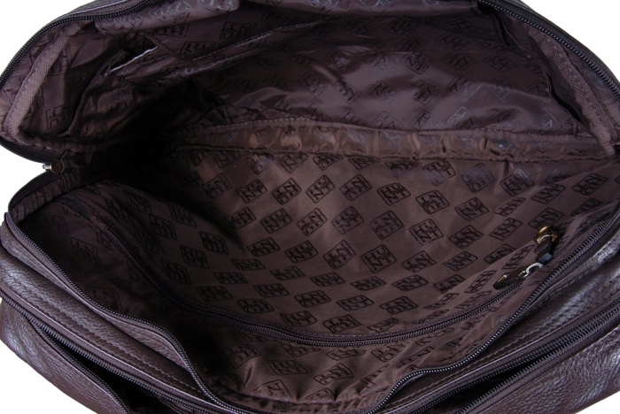 detail kožená taška