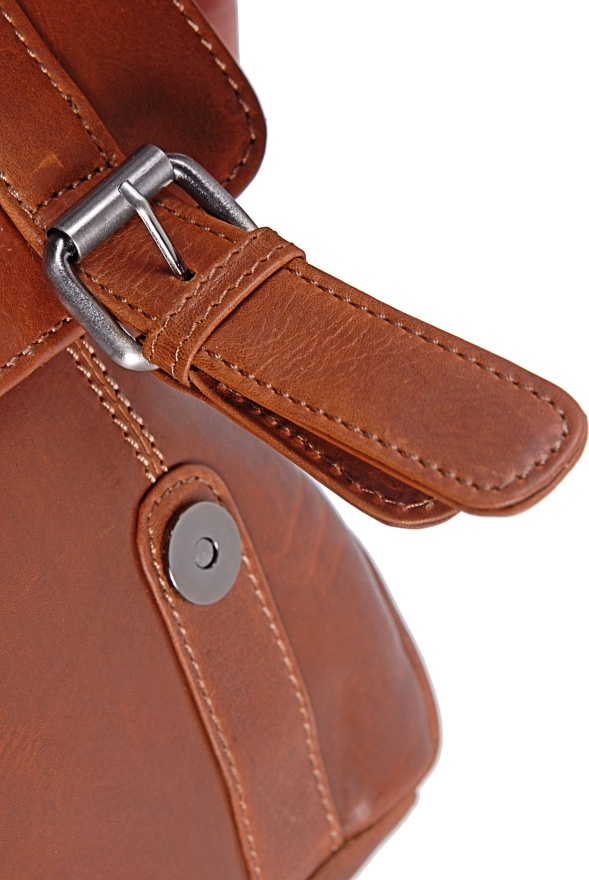 detail Kožená taška přes rameno, 2 spony