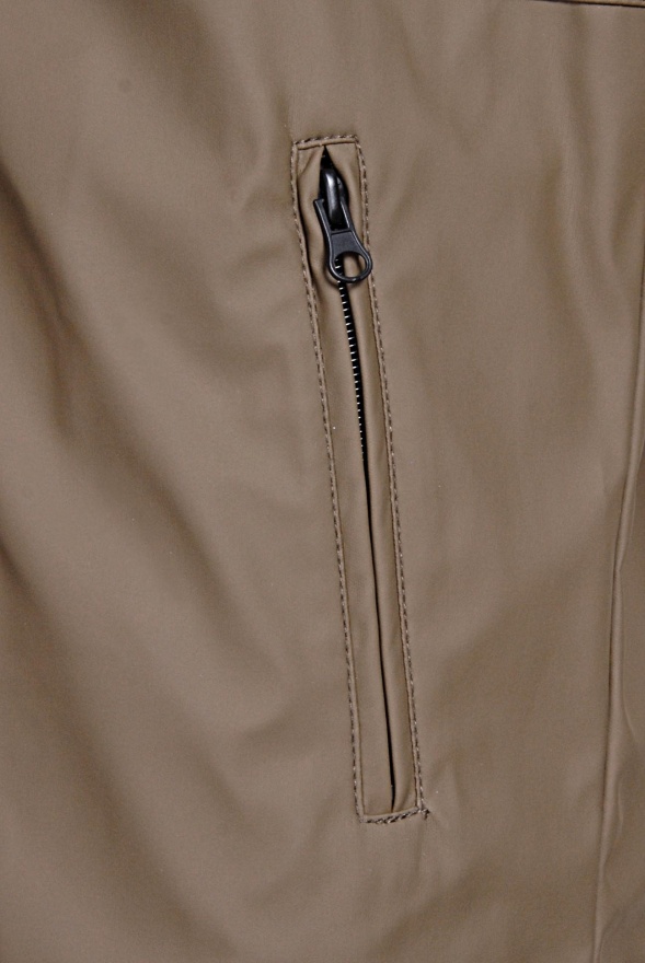 detail Textilní bunda s odepínací kapucí
