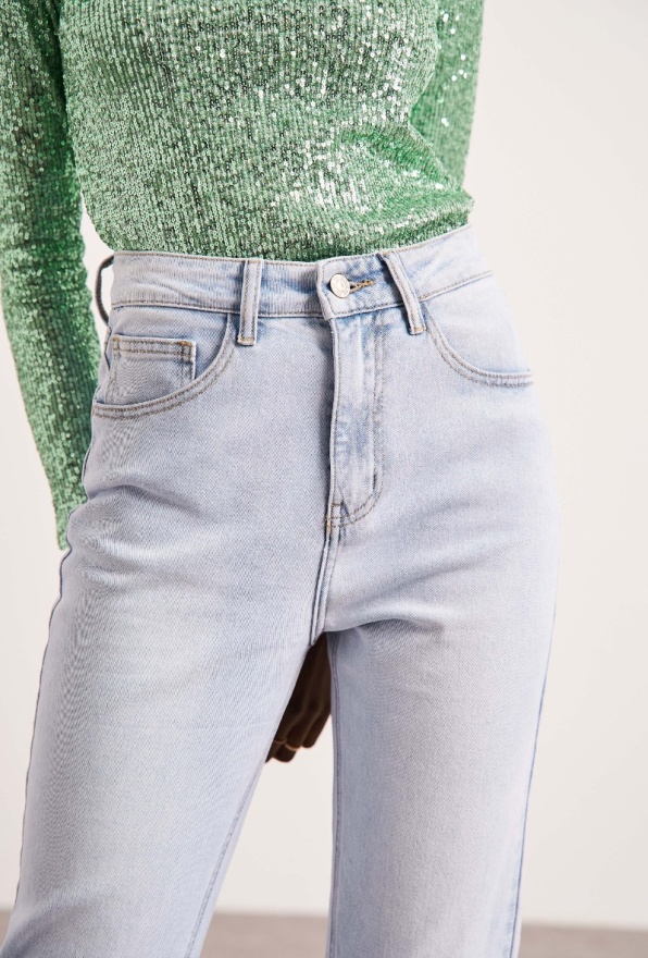 detail Dámské světlé džíny