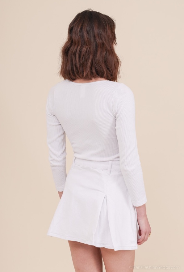 detail Krátká sukně bílá