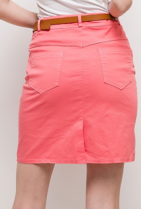 detail Kratší sukně s koženkovým opaskem