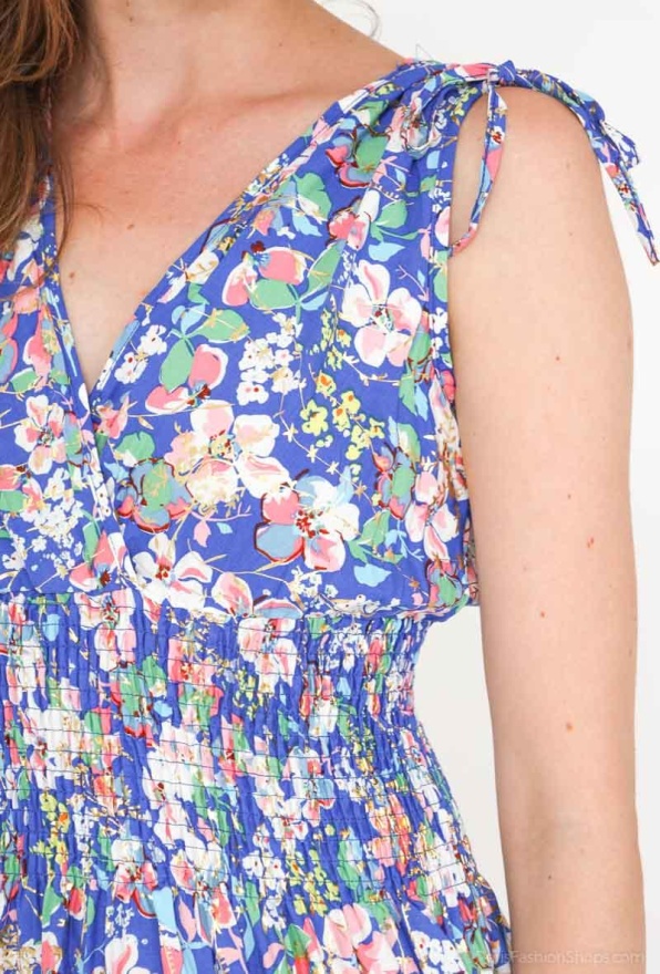 detail Letní šaty