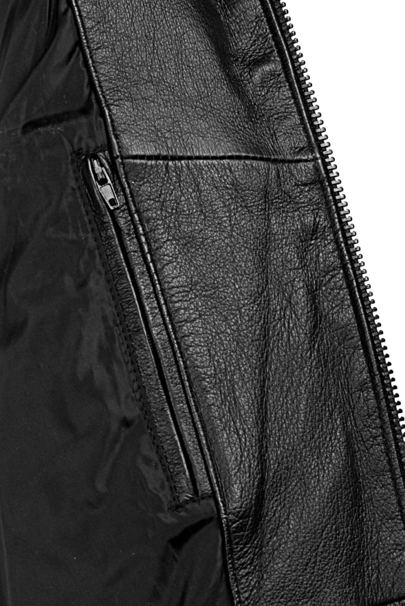 detail kožená bunda s textilními rukávy
