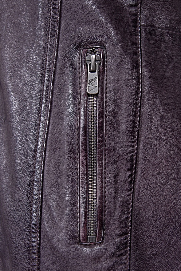 detail kožená dámská bunda delší