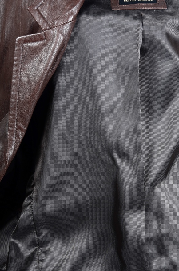 detail kožené pánské sako