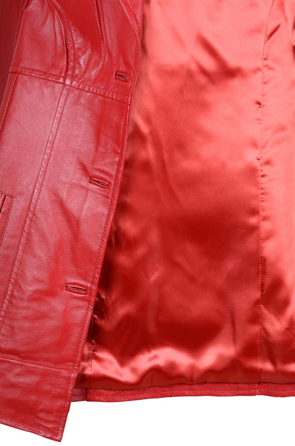 detail kožené dámské sako