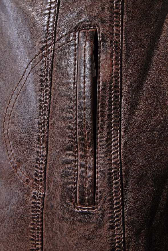 detail dámský kožený kabátek kratší