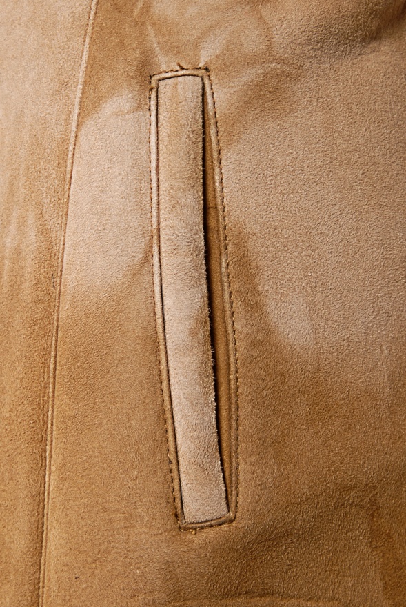 detail kabátek s pravým beránkem