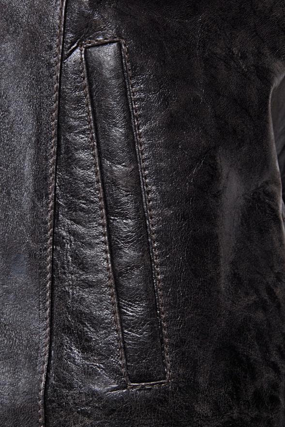 detail kožená bunda s kožíškem