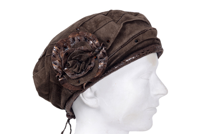 detail kožený baret Monika,goldar