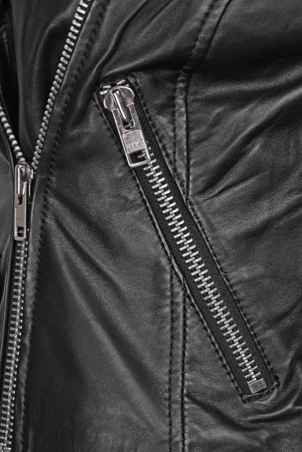 detail Kožený dámský křivák