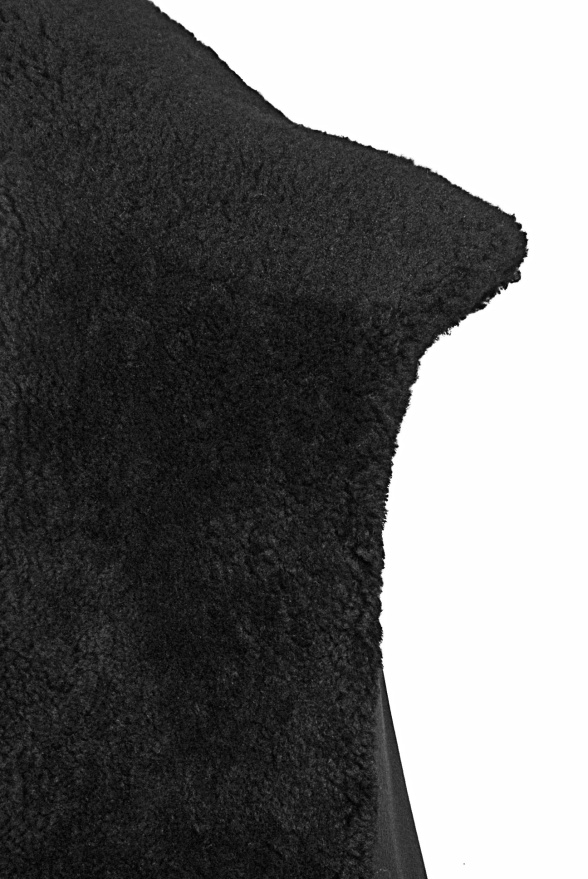 detail Oboustranný dámský kabát, pravá beranní kožešina
