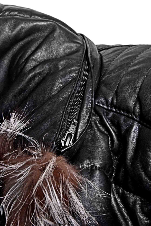 detail Kožená dámská zimní bunda prošívaná, kapuce lem mývalovec