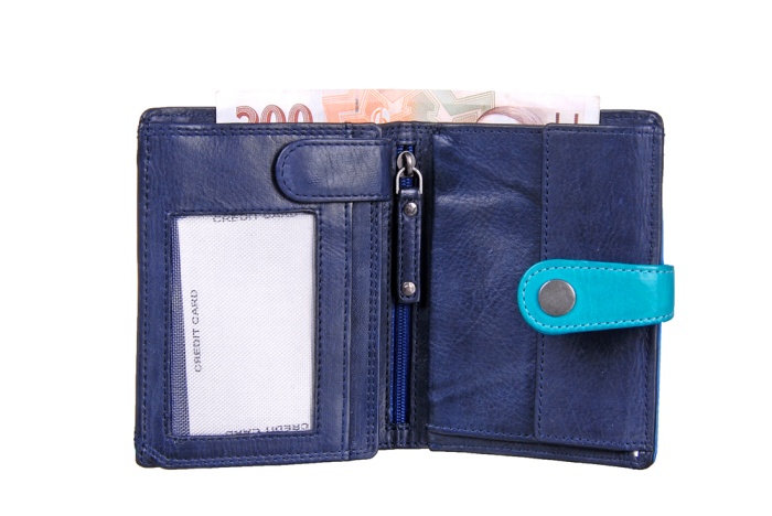 detail kožená peněženka upínka