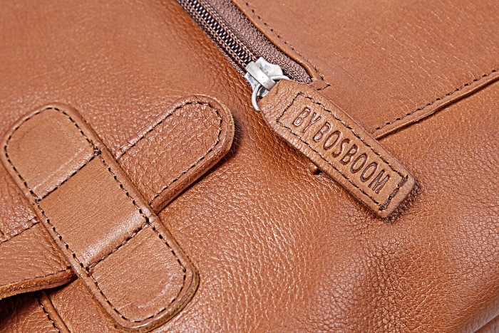 detail kožená kabelka LIBAROS