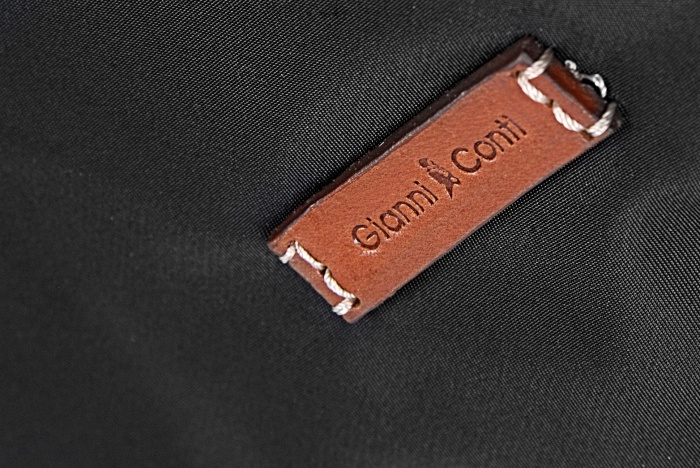 detail Látková kabelka s koženými traky