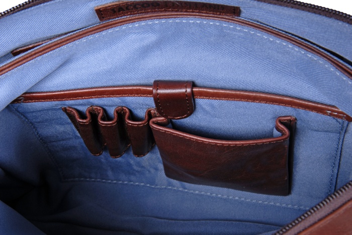 detail kožená kabelka Arani
