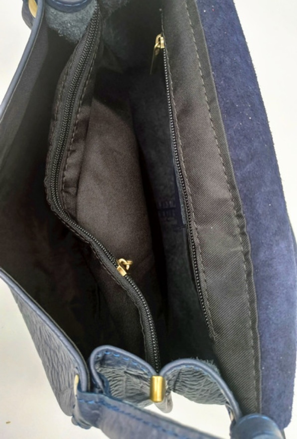 detail Kožená kabelka