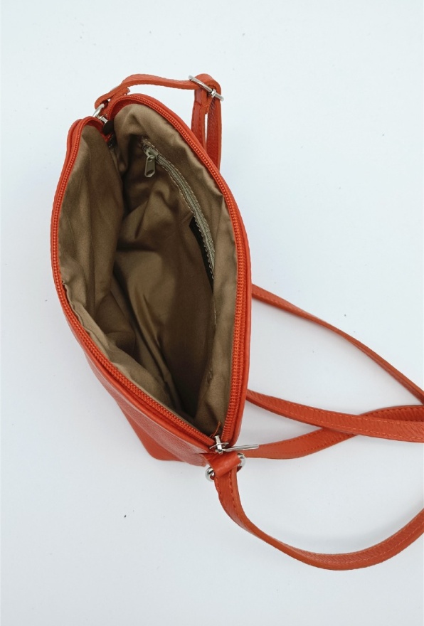 detail Kožená kabelka malá