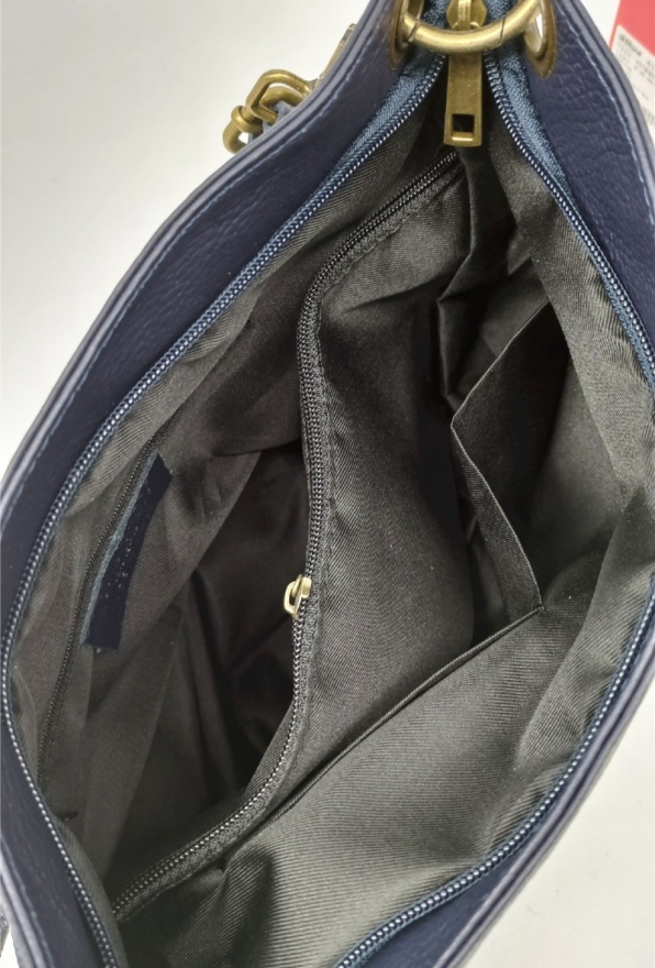 detail Kožená kabelka, zipy