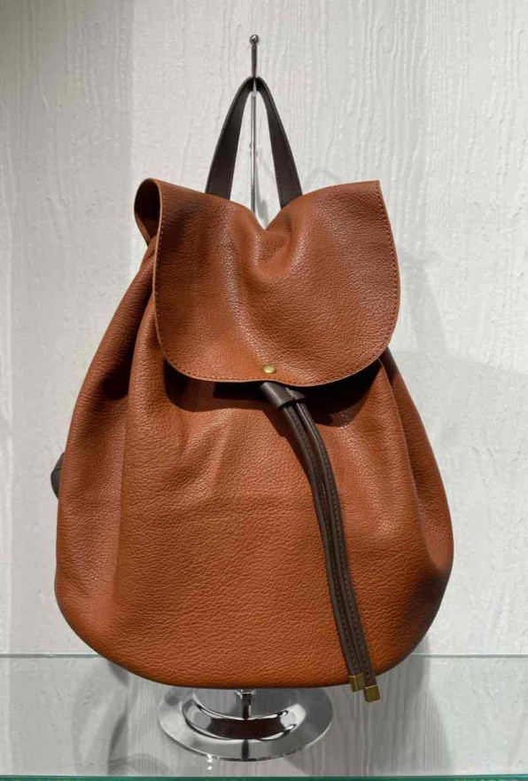 detail Koženkový batoh