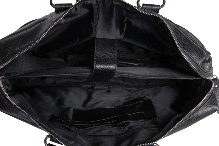 detail koženková taška na laptop