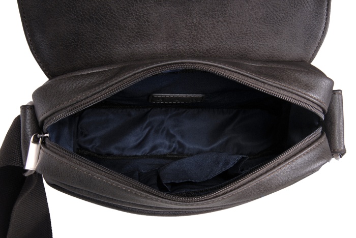 detail taška přes rameno koženková