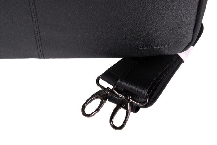detail kožená business taška
