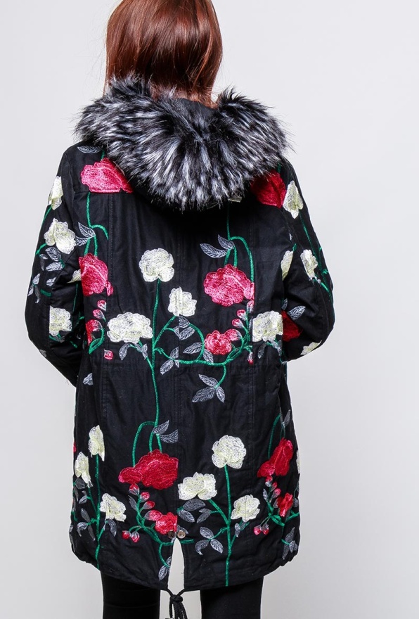detail Zimní dámský kabátek-vyšívané květy