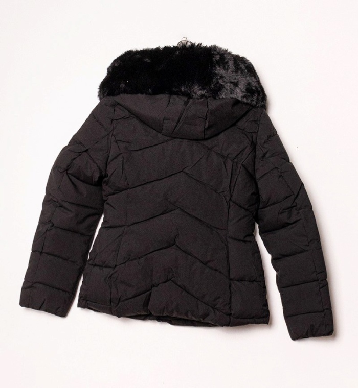 detail Dámská zimní bunda s umělou kožešinou
