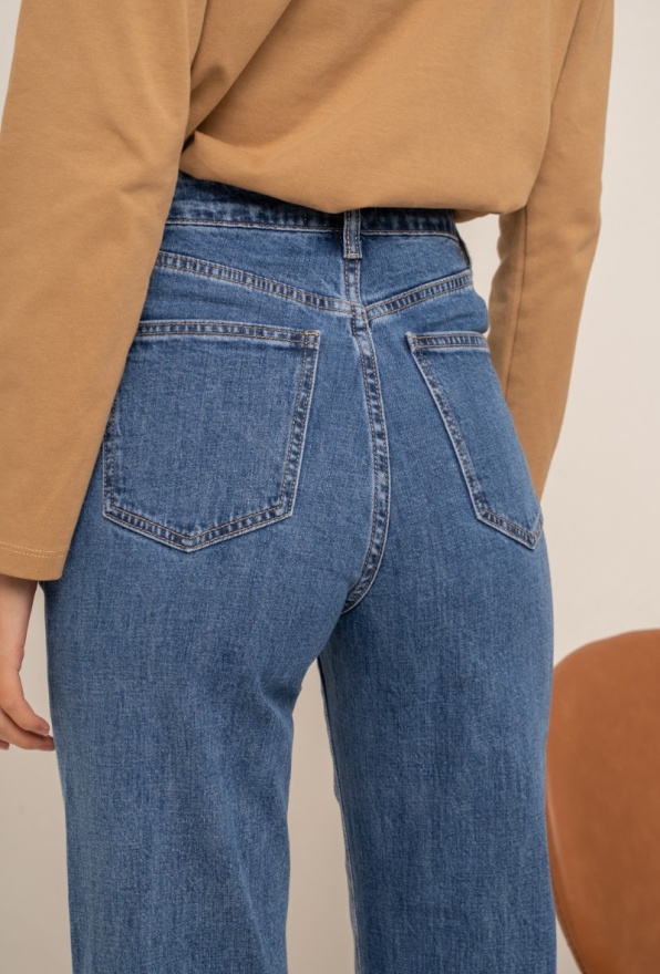 detail Dámské džíny, rovné nohavice, vysoký pas