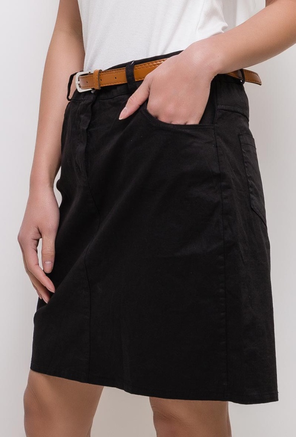 detail Kratší sukně s koženkovým opaskem