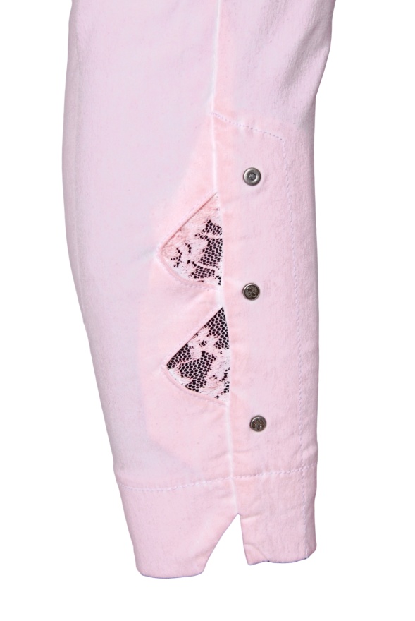 detail kalhoty na gumu