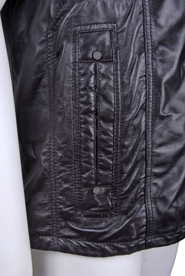 detail pánská kožená vesta