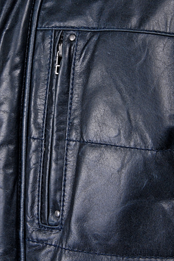 detail kožená pánská bunda