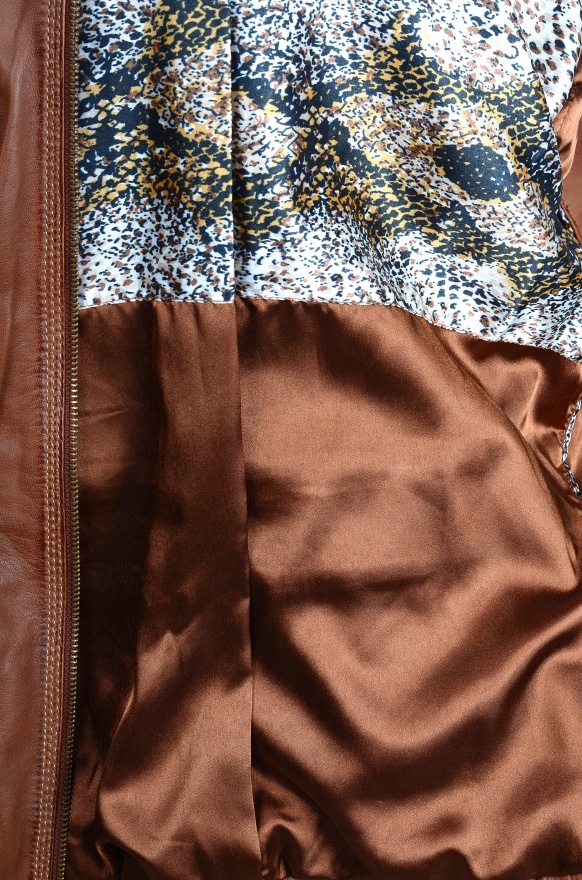 detail kožená bunda dámská