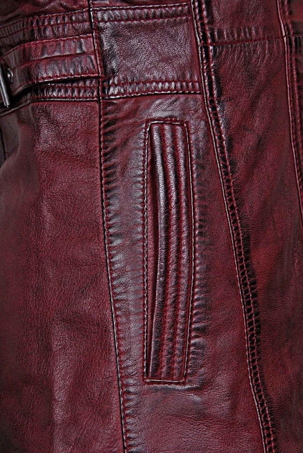 detail Delší dámská kožená bundička