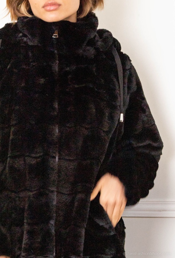 detail Dámský kabátek z umělé kožešiny